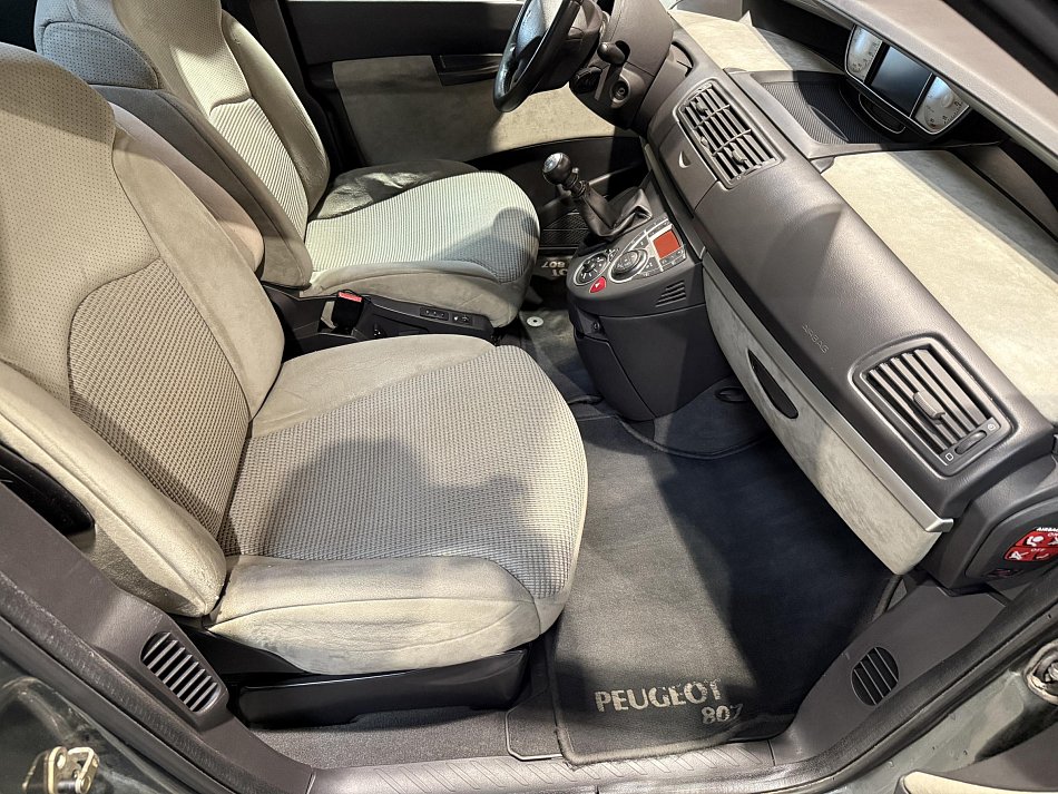 Peugeot 807 2.2HDi 