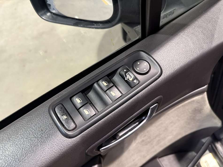 Peugeot 807 2.2HDi 