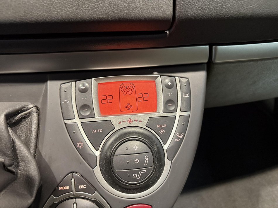 Peugeot 807 2.2HDi 