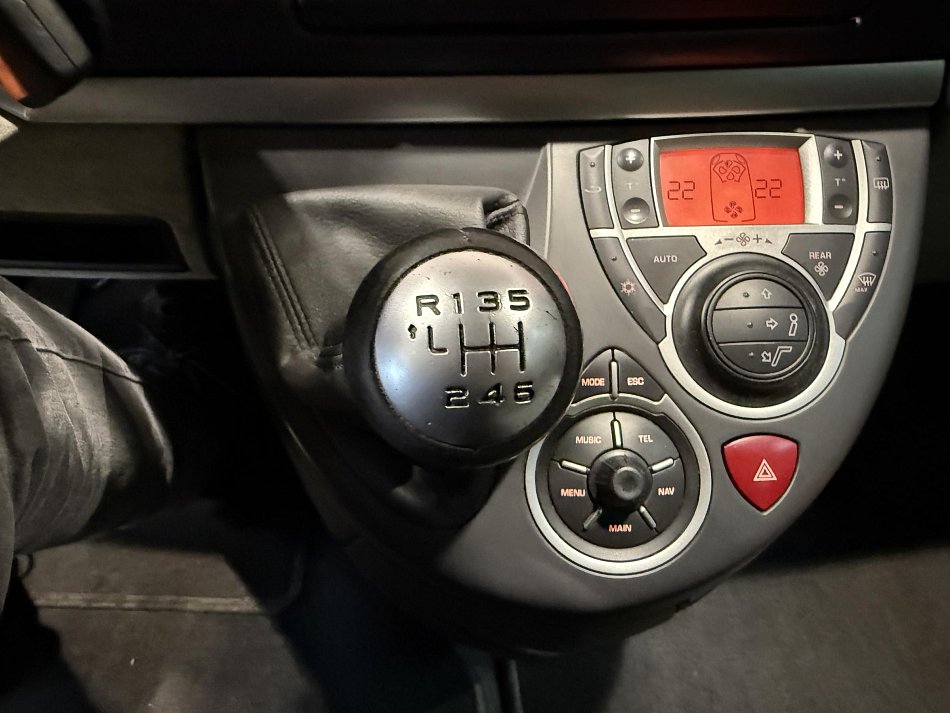 Peugeot 807 2.2HDi 