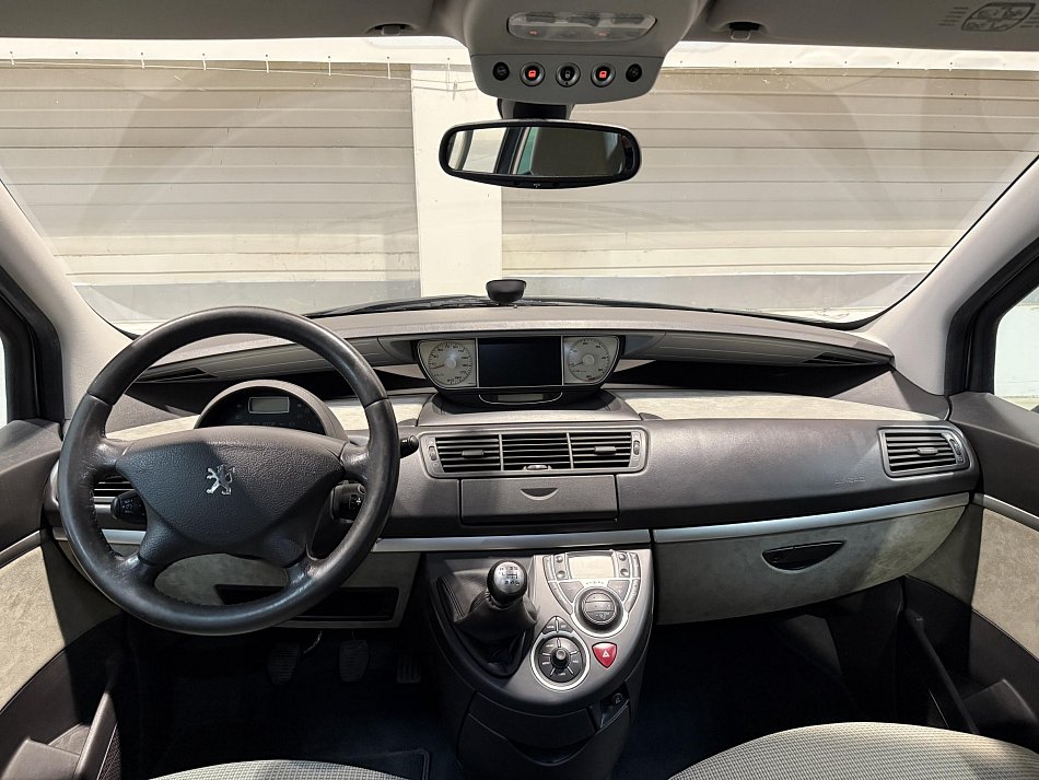 Peugeot 807 2.2HDi 