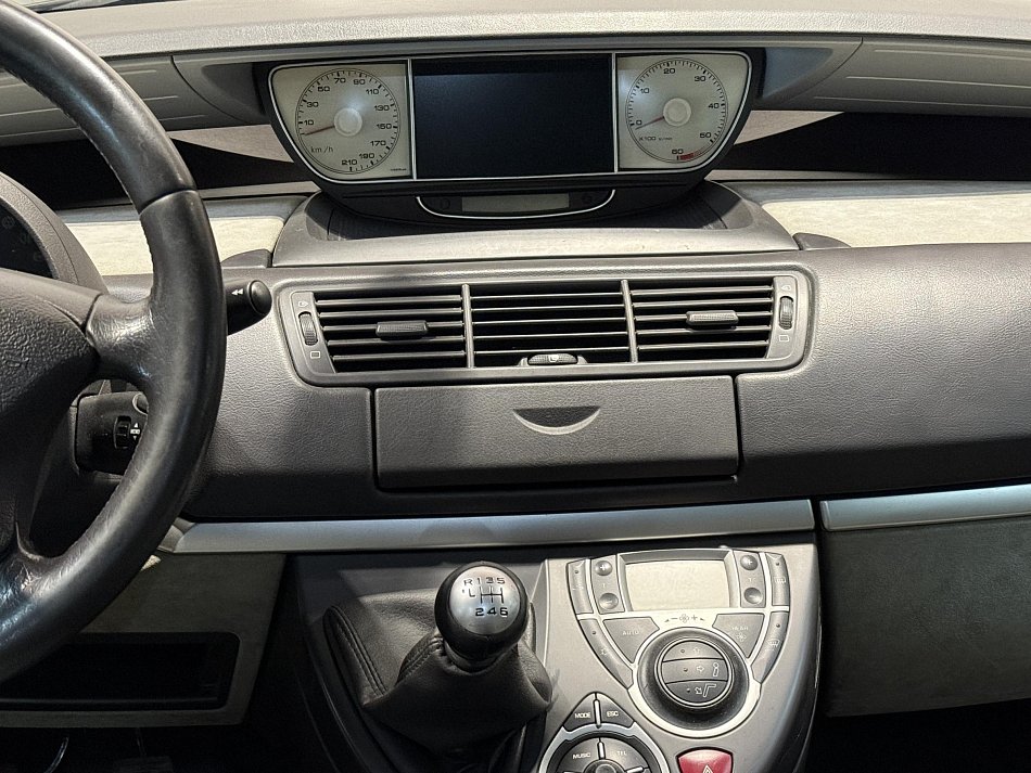 Peugeot 807 2.2HDi 