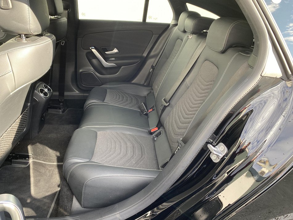 Mercedes-Benz CLA 2.0D  180d