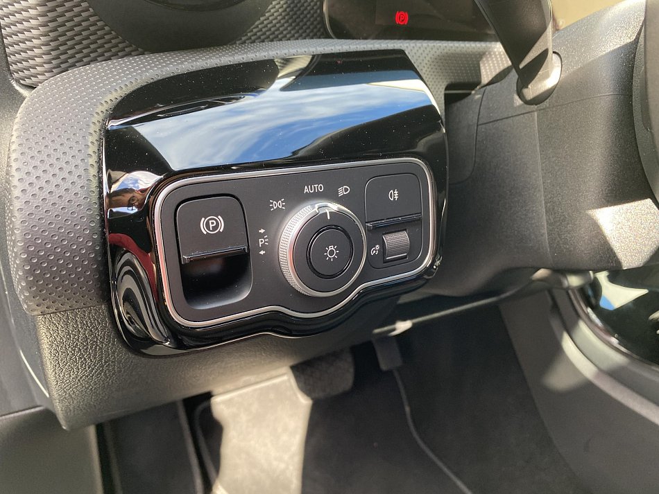 Mercedes-Benz CLA 2.0D  180d