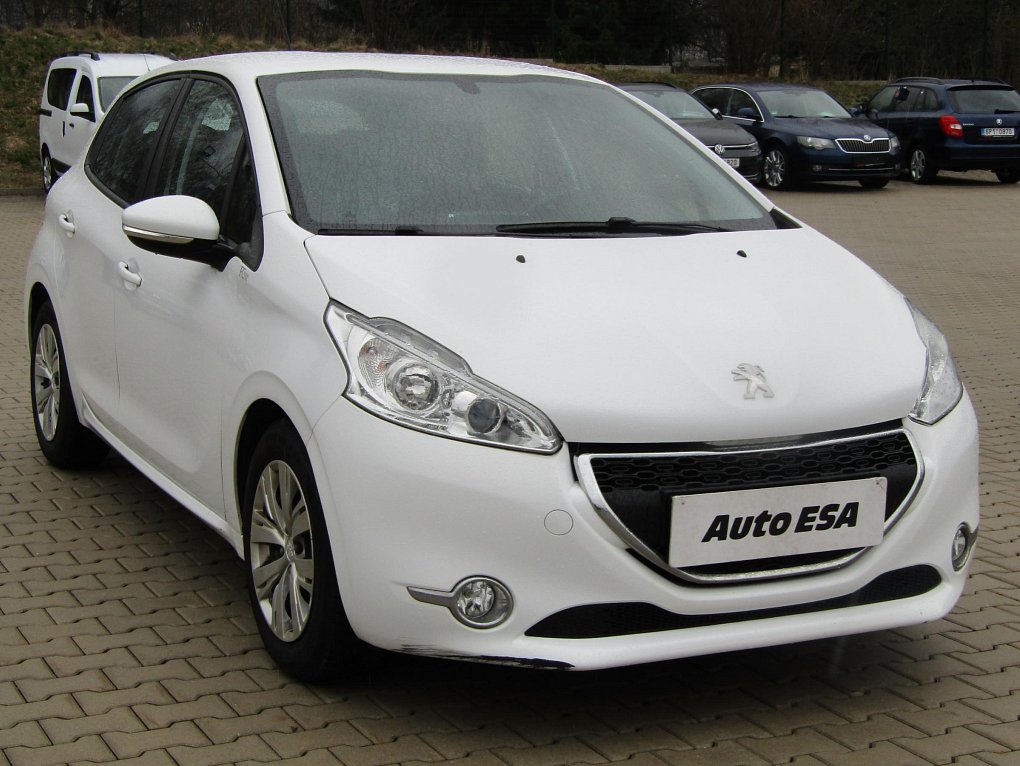 Peugeot 208 1.2i 