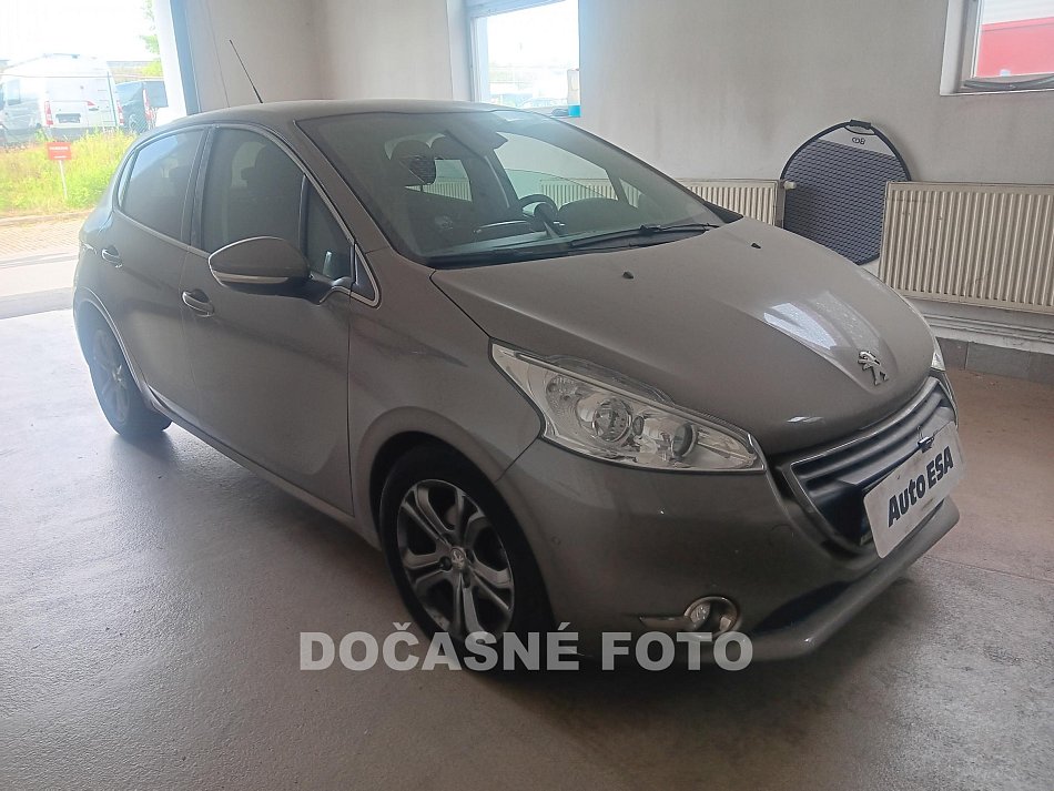 Peugeot 208 1.6i 