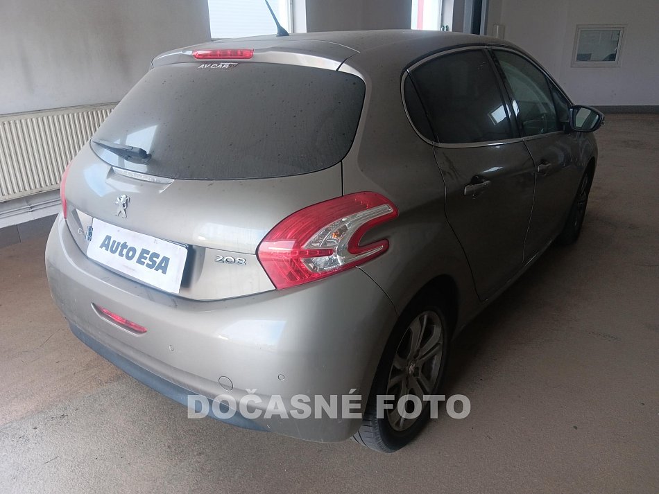 Peugeot 208 1.6i 