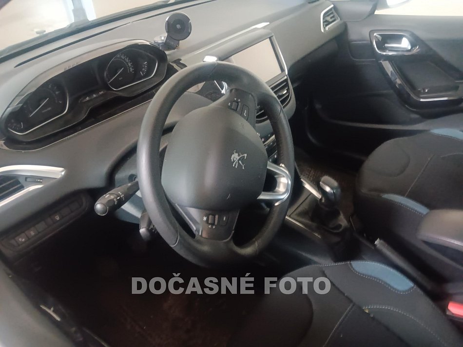 Peugeot 208 1.6i 