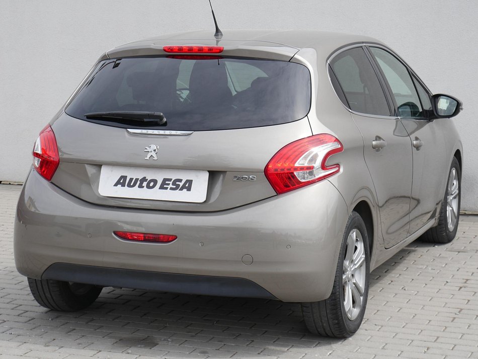 Peugeot 208 1.6i 