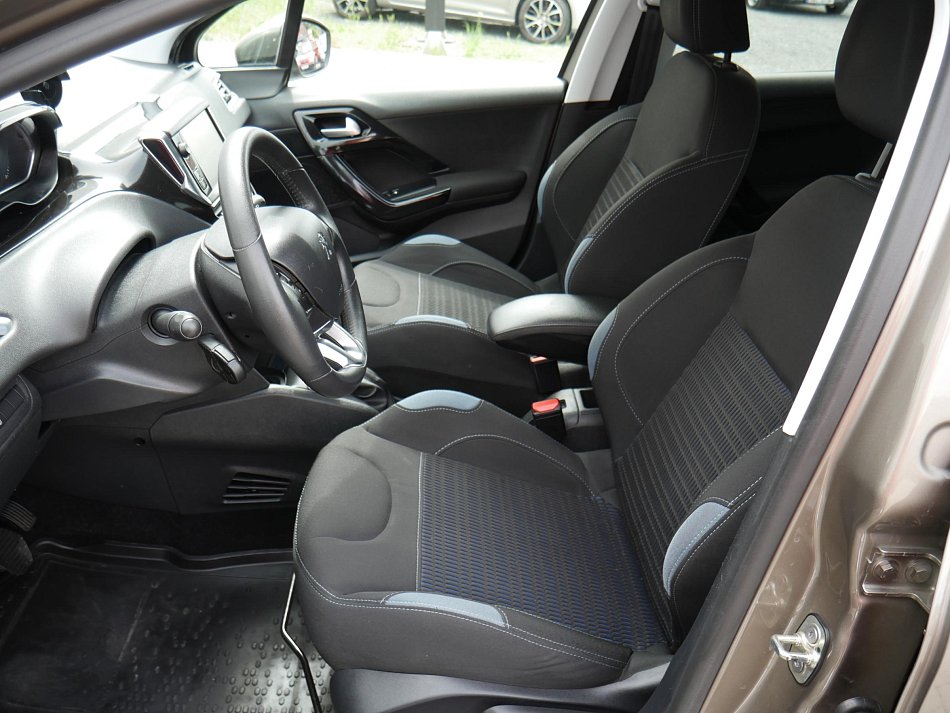 Peugeot 208 1.6i 