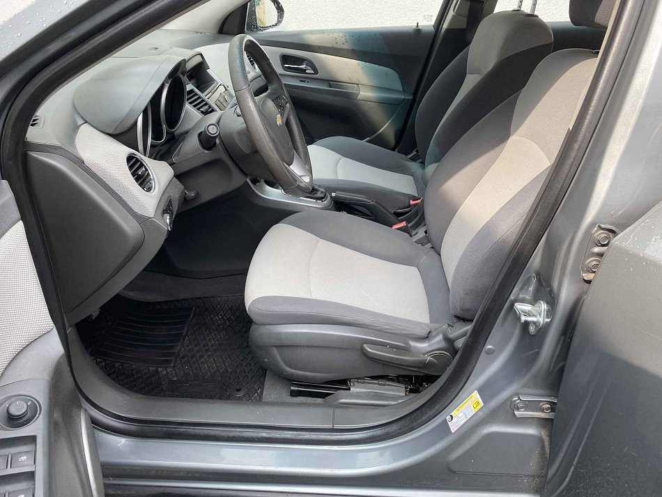 Chevrolet Cruze 1.6i 