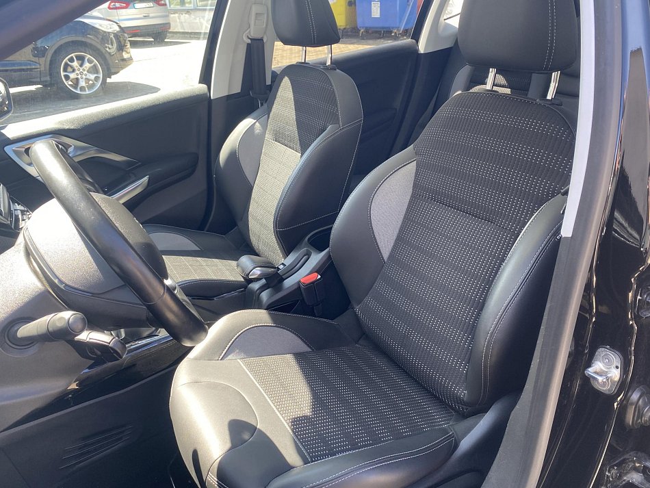 Peugeot 2008 1.2 PT Allure