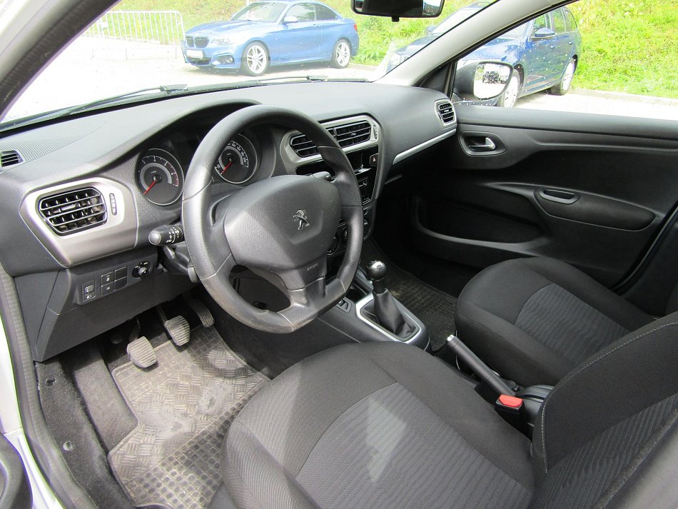 Peugeot 301 1.6i 