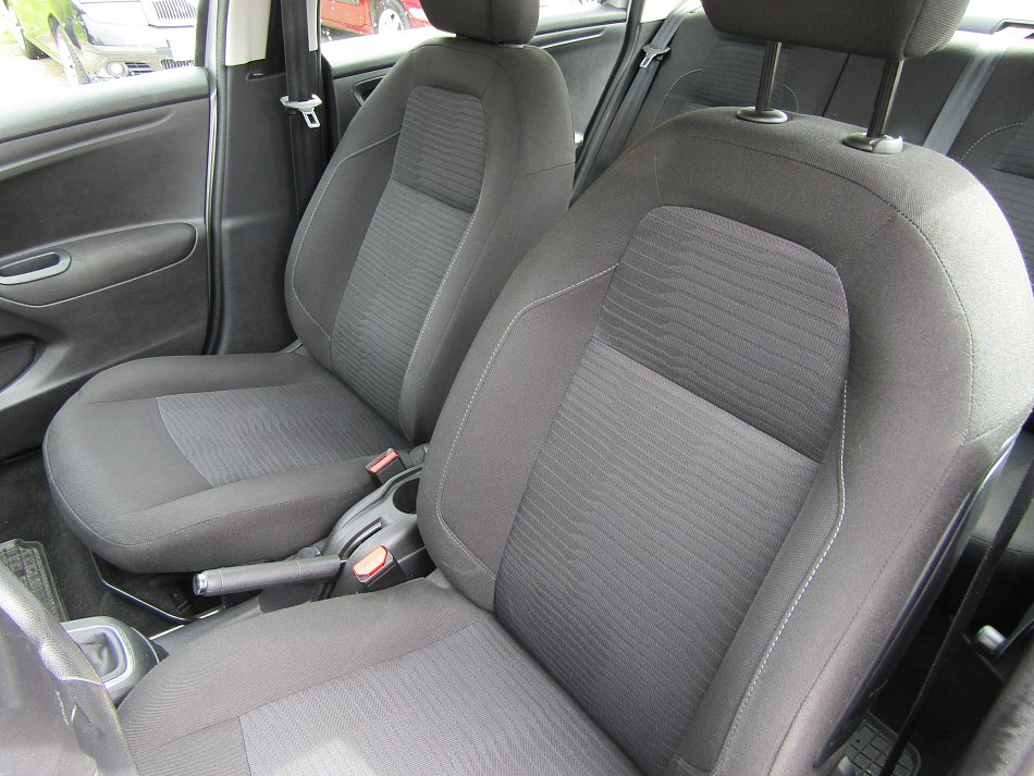 Peugeot 301 1.6i 