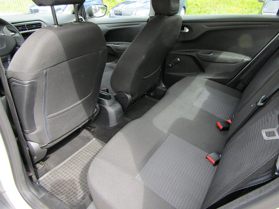 Peugeot 301 1.6i 