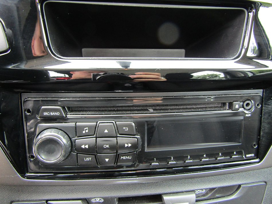 Peugeot 301 1.6i 