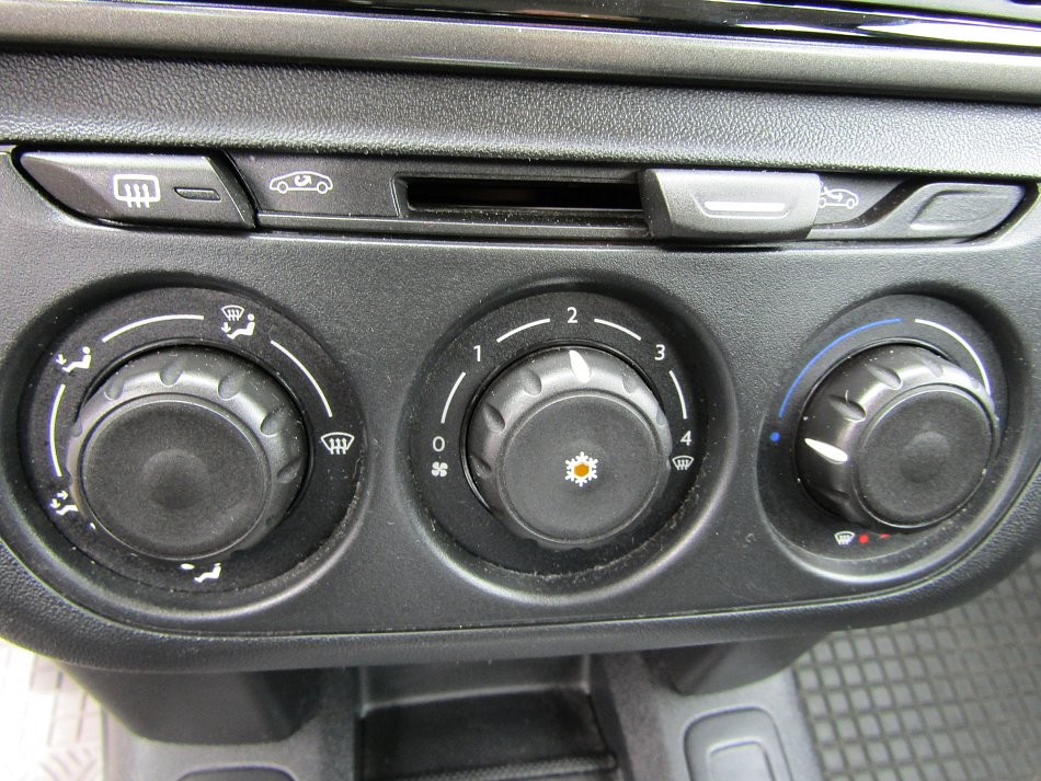 Peugeot 301 1.6i 