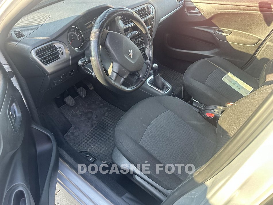 Peugeot 301 1.6i 