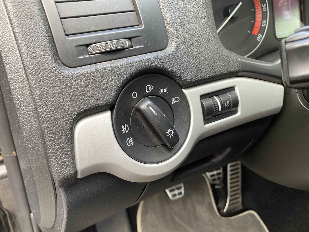 Škoda Octavia II 2.0 TDI RS