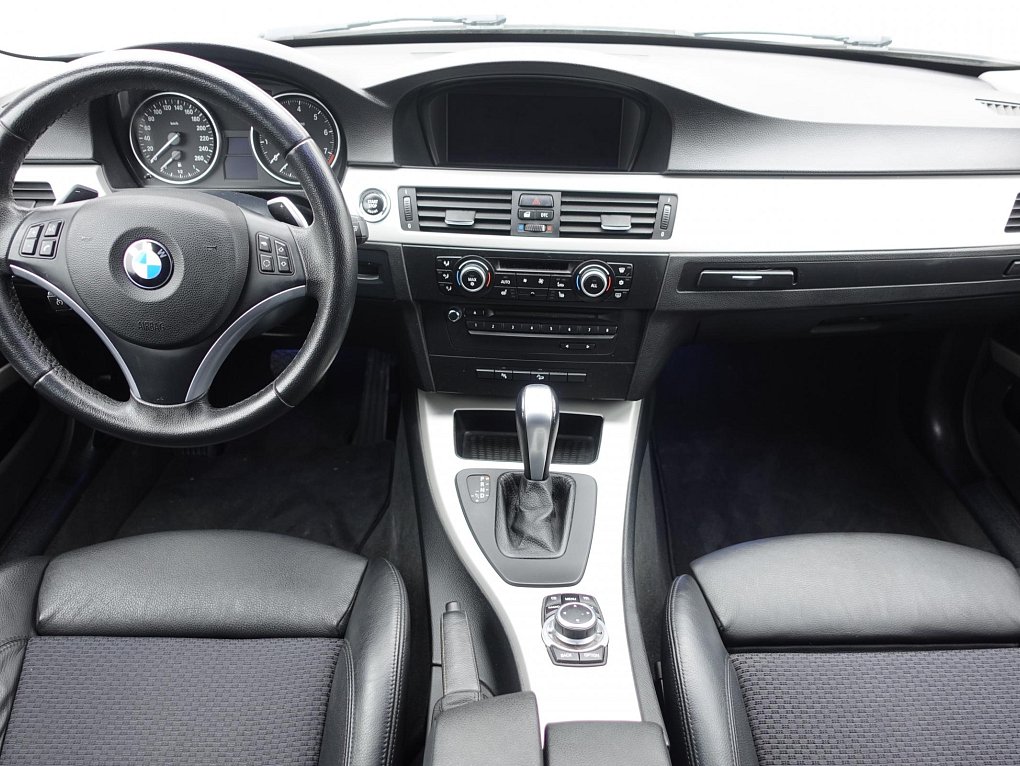 BMW Řada 3 3.0i  330 Xi
