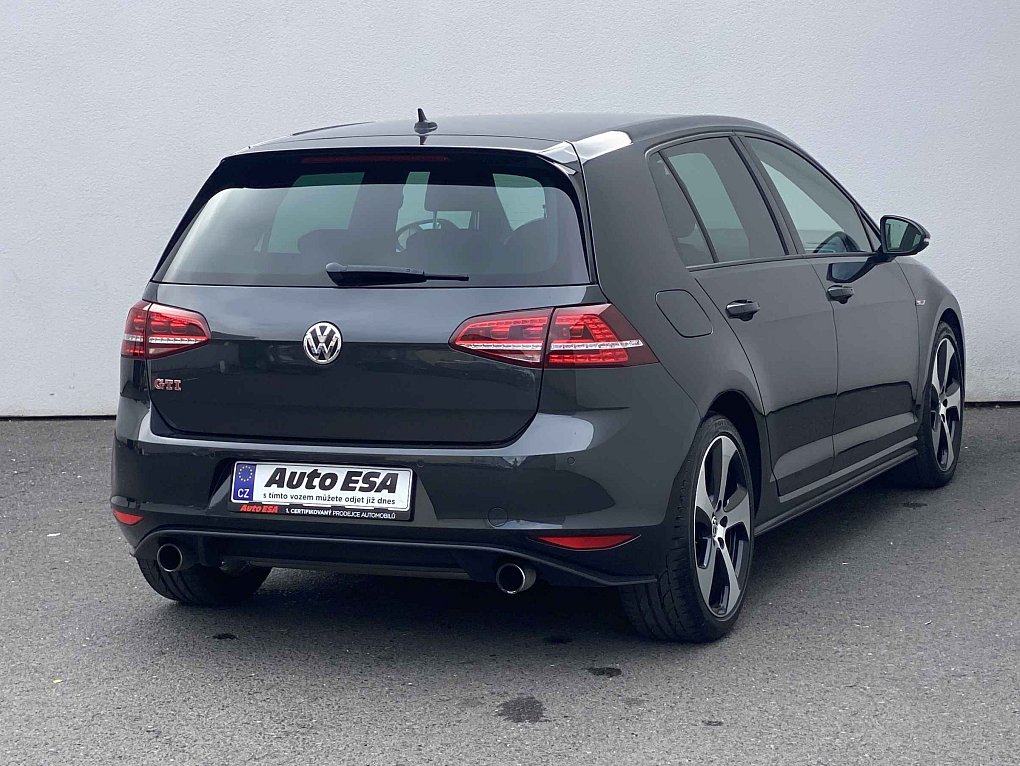 Volkswagen Golf 2.0 TFSi GTi