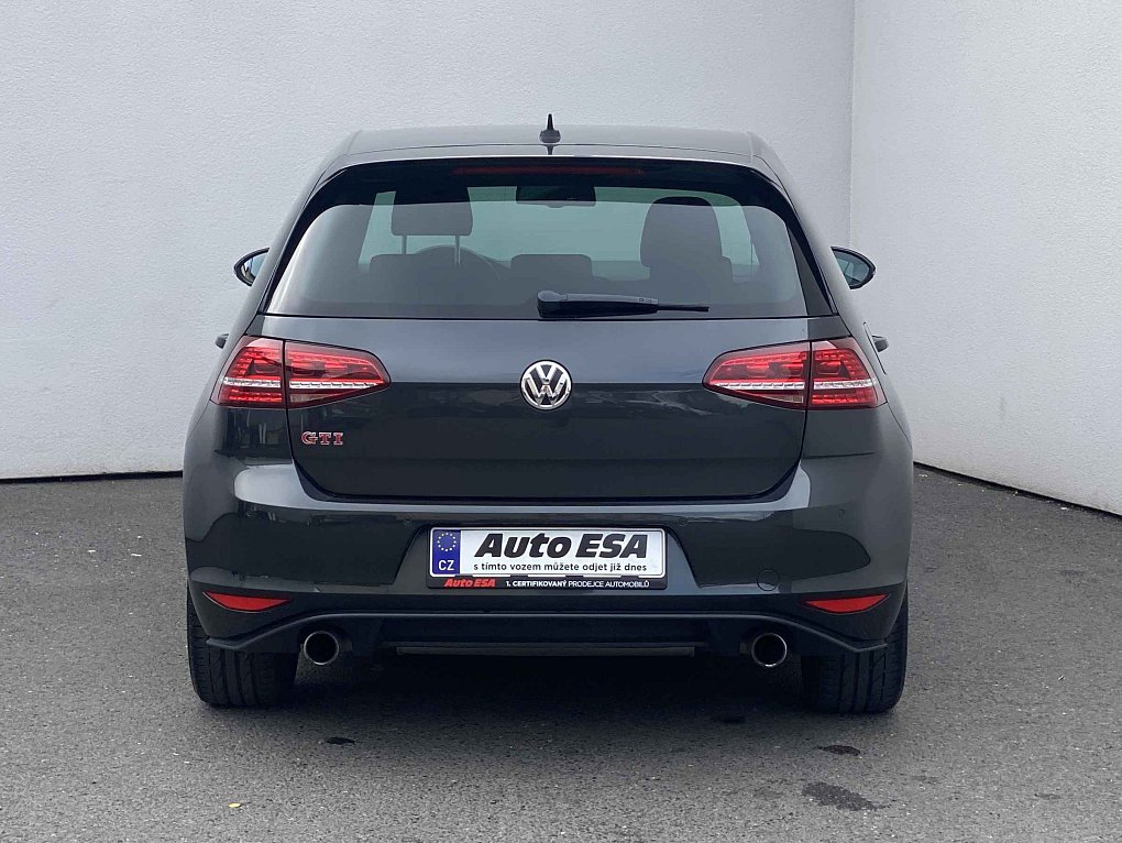 Volkswagen Golf 2.0 TFSi GTi