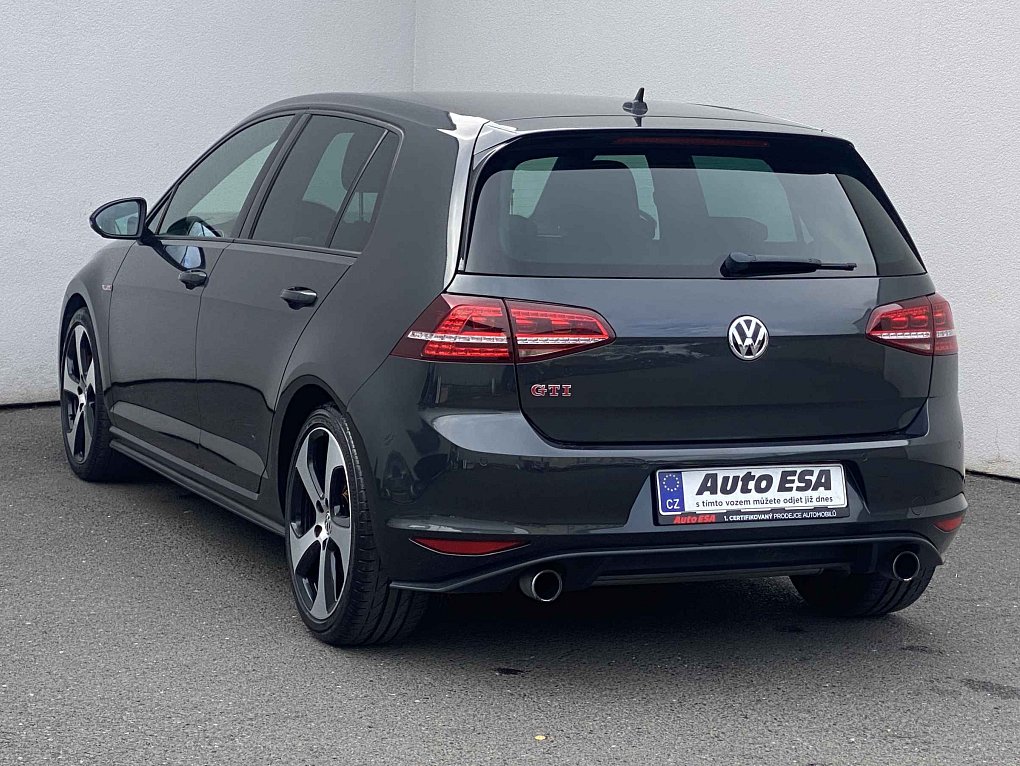Volkswagen Golf 2.0 TFSi GTi