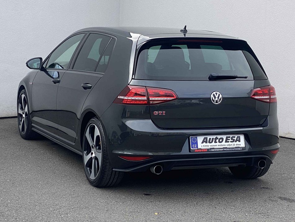 Volkswagen Golf 2.0 TFSi GTi