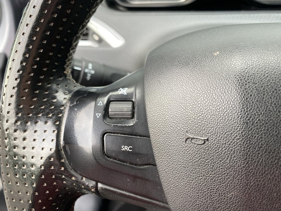 Peugeot 2008 1.2PT Crossway