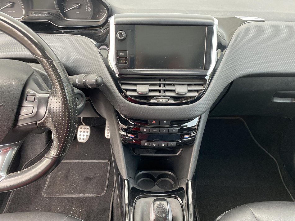 Peugeot 2008 1.2PT Crossway