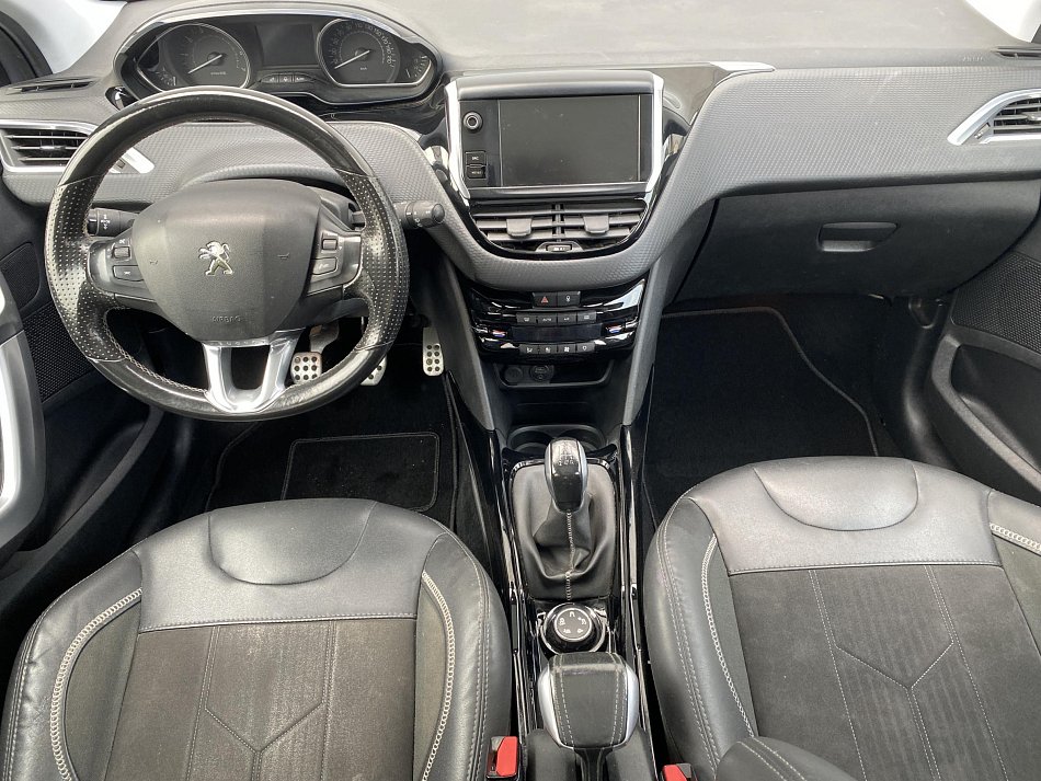 Peugeot 2008 1.2PT Crossway