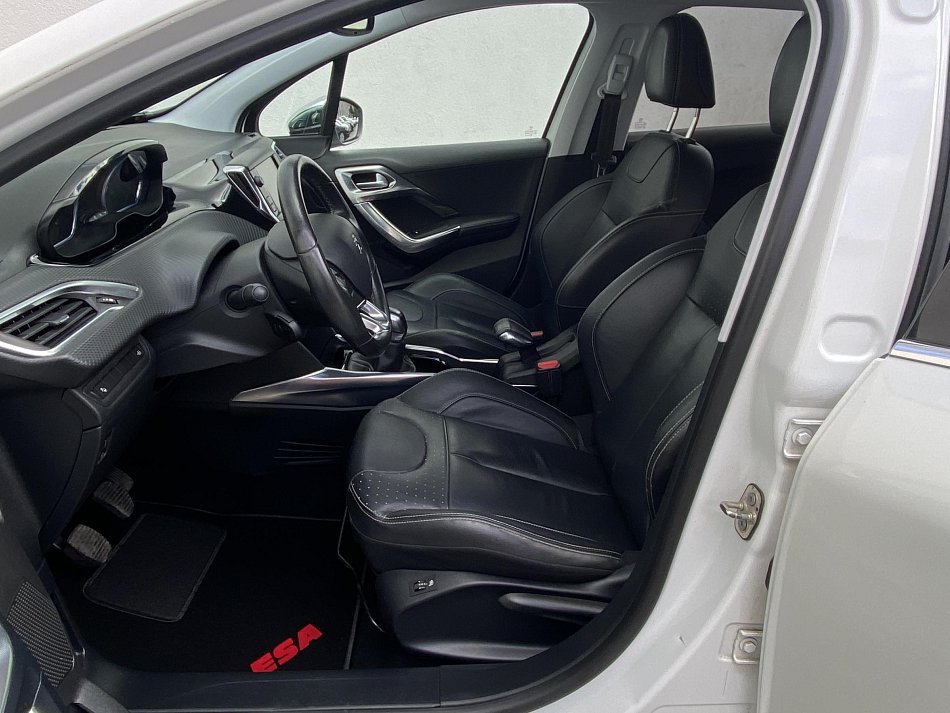Peugeot 2008 1.6i Allure