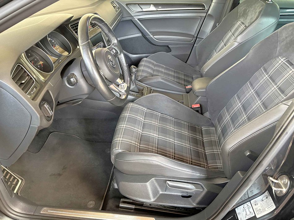 Volkswagen Golf 2.0 TDi GTD