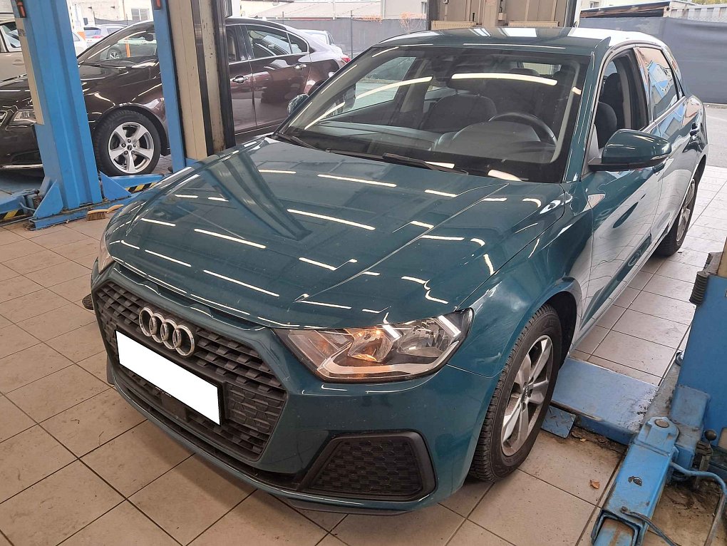 Audi A1 1.0 i 