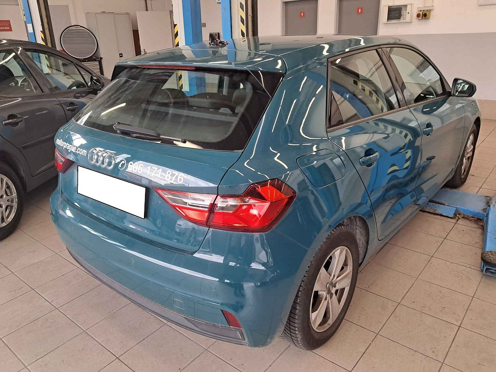 Audi A1 1.0 i 