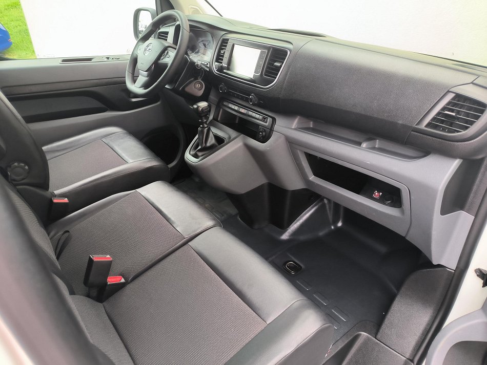 Opel Vivaro 2.0HDi  L2 RAMPA