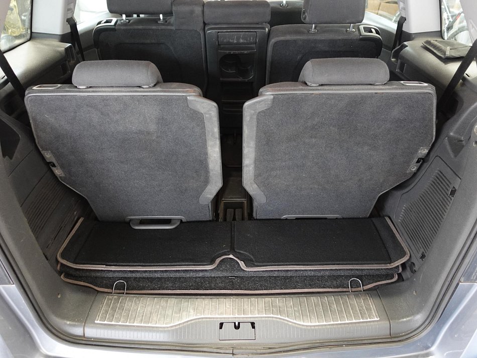 Opel Zafira 1.8 16V  7míst