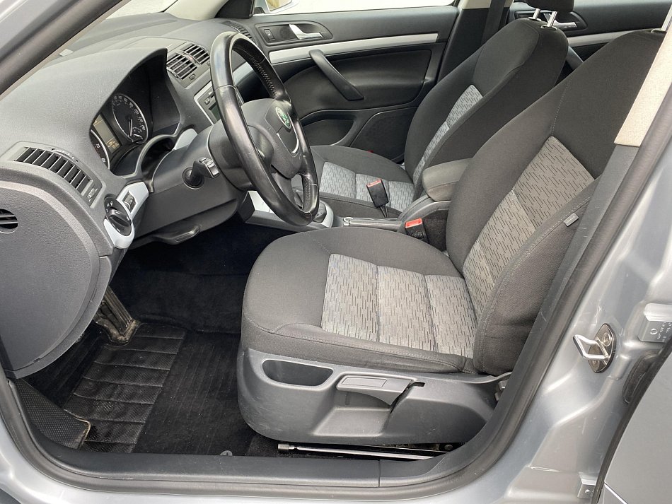 Škoda Octavia II 1.6 MPI Ambiente