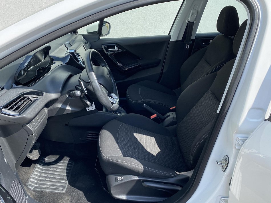 Peugeot 208 1.2VTi 