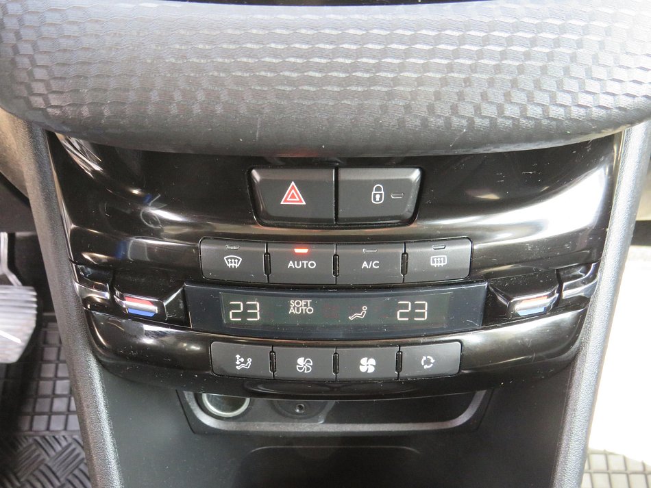 Peugeot 2008 1.2PT 