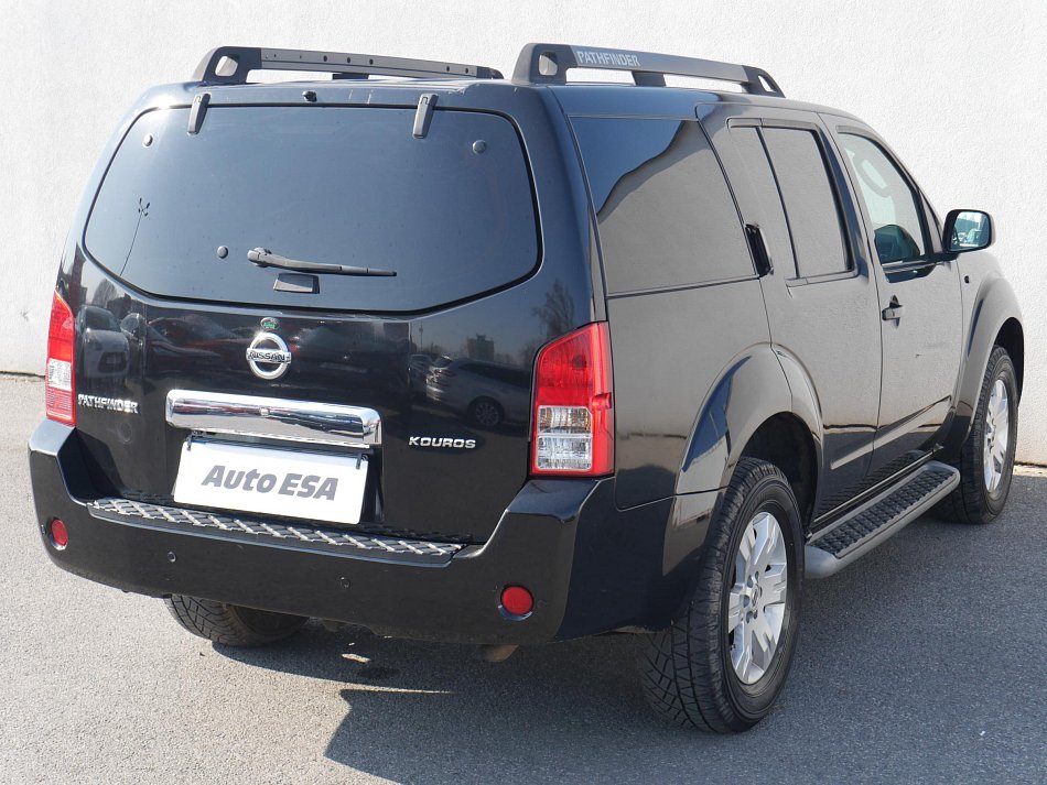 Nissan Pathfinder 2.5 dCi  4x4, 7míst