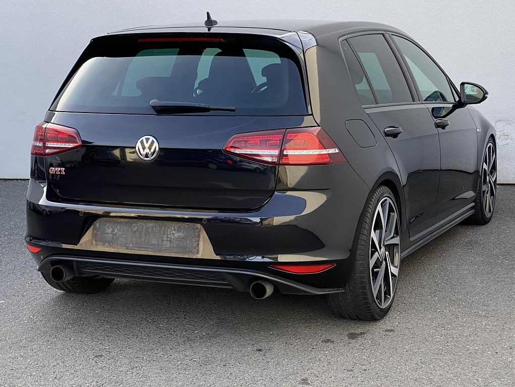 Volkswagen Golf 2.0TSi GTi