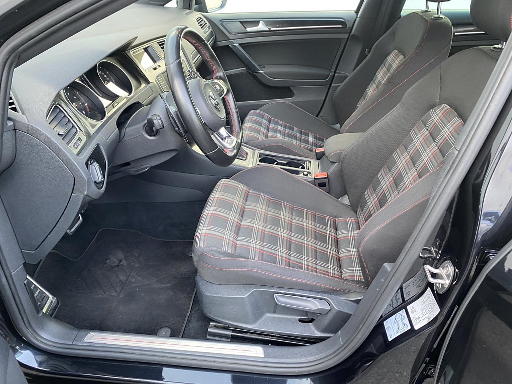 Volkswagen Golf 2.0TSi GTi