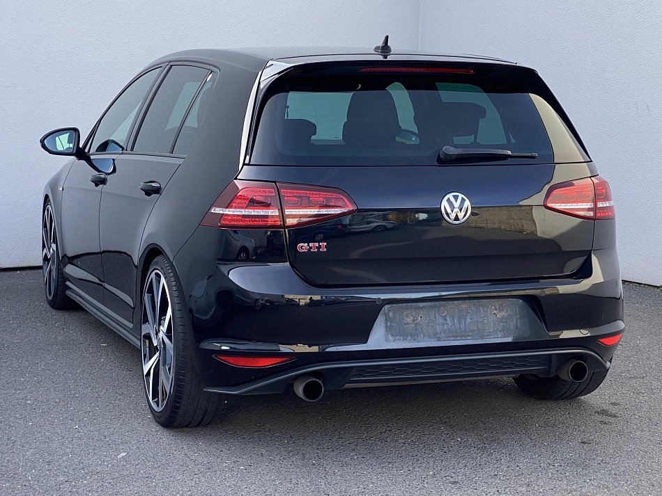 Volkswagen Golf 2.0TSi GTi