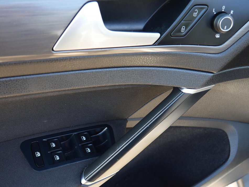 Volkswagen Golf 1.0 TSi 