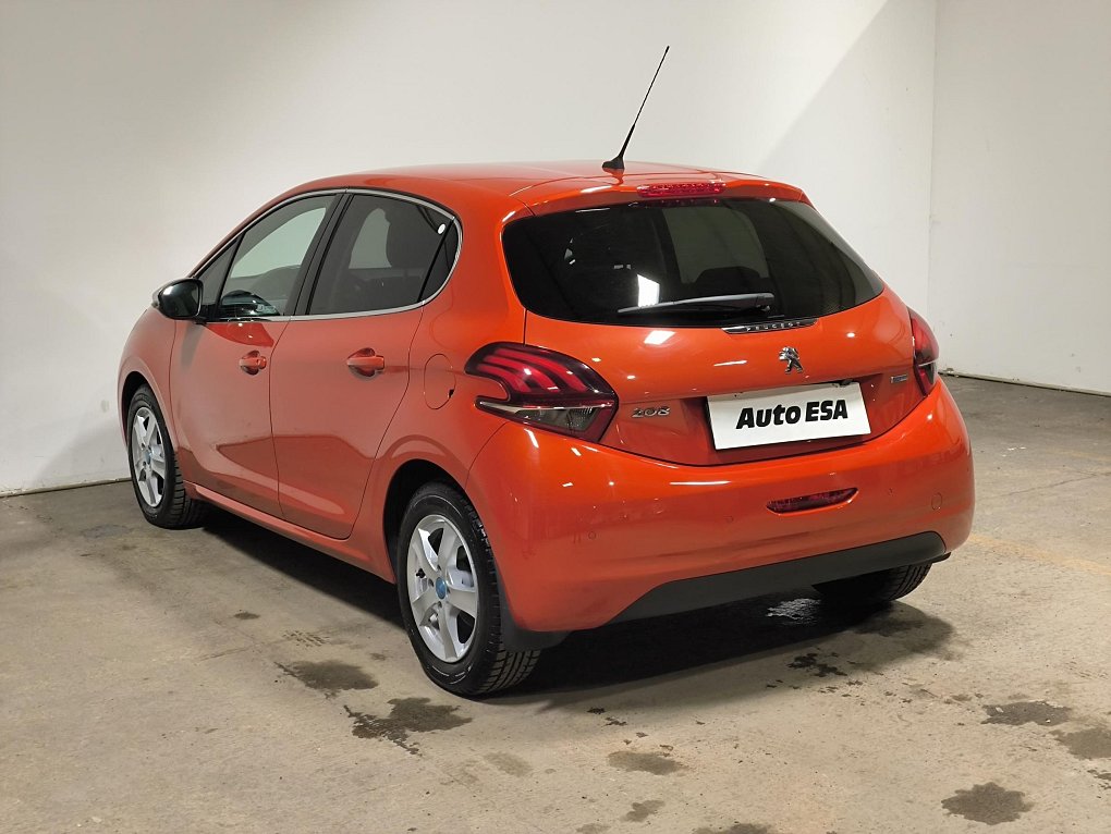 Peugeot 208 1.2i 