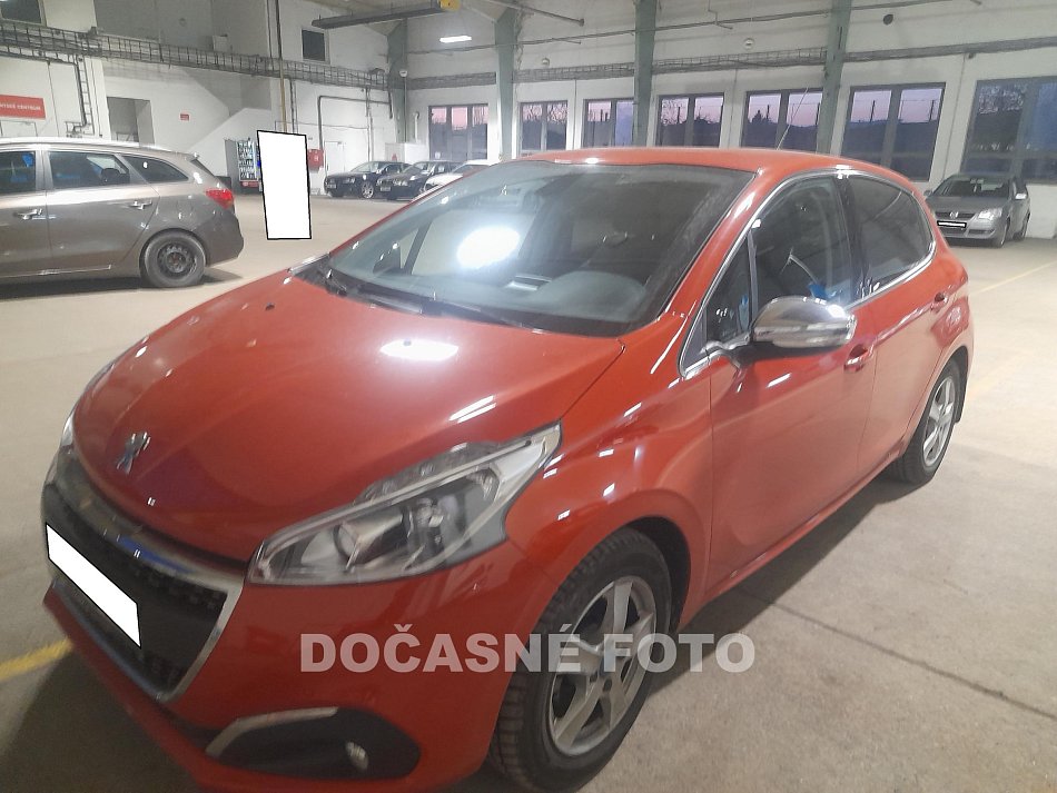 Peugeot 208 1.2i 
