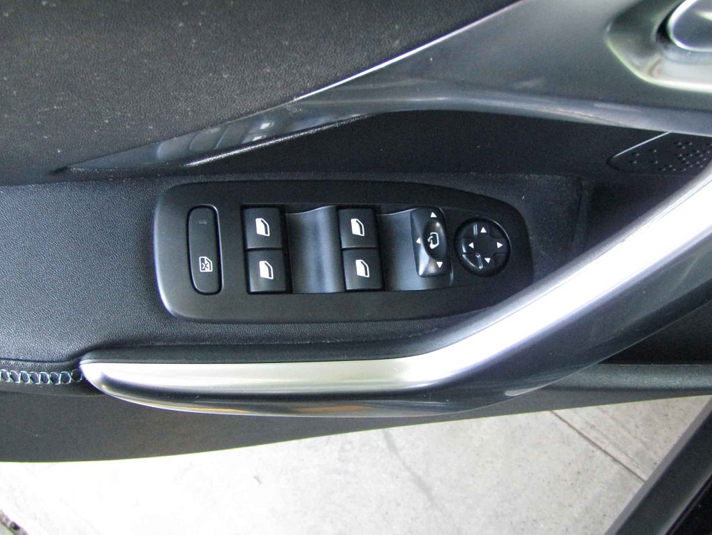 Peugeot 2008 1.2PT Crossway