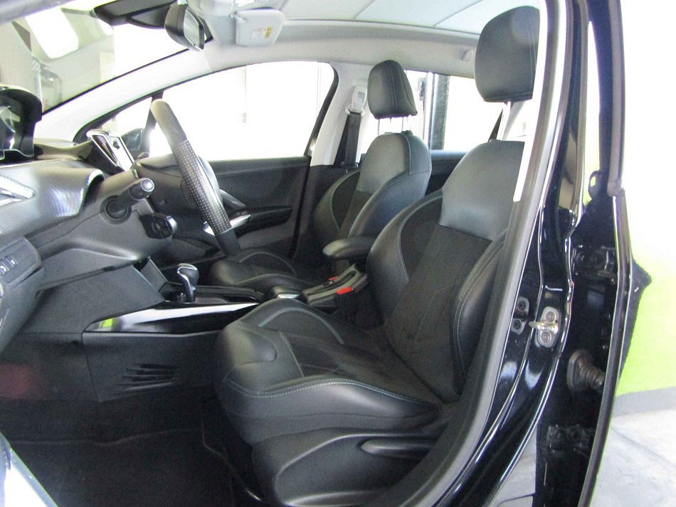 Peugeot 2008 1.2PT Crossway