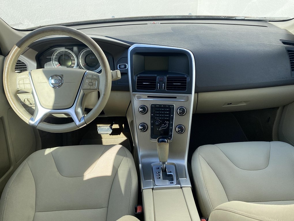 Volvo XC60 2.4 D5 Momentum AWD